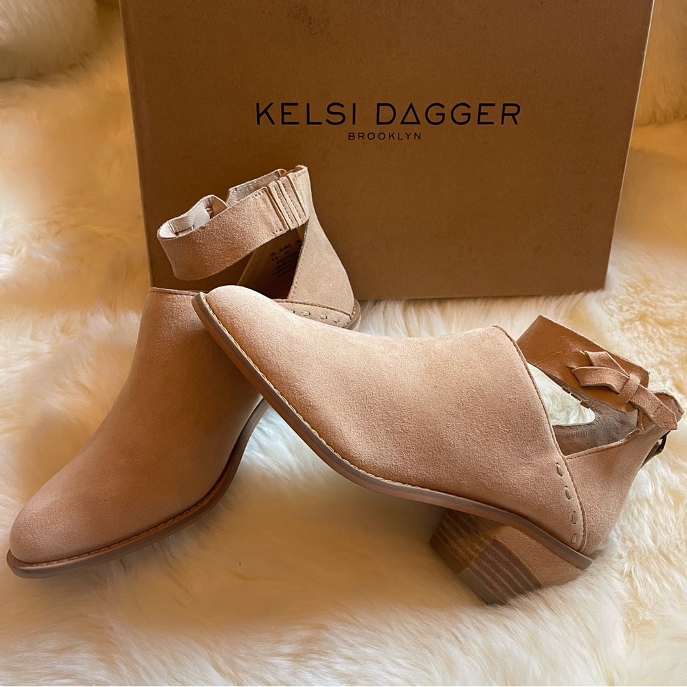 Perfect for spring! Anthro Kelsi Dagger Brooklyn Kadeja Booties in Suede - 6.5